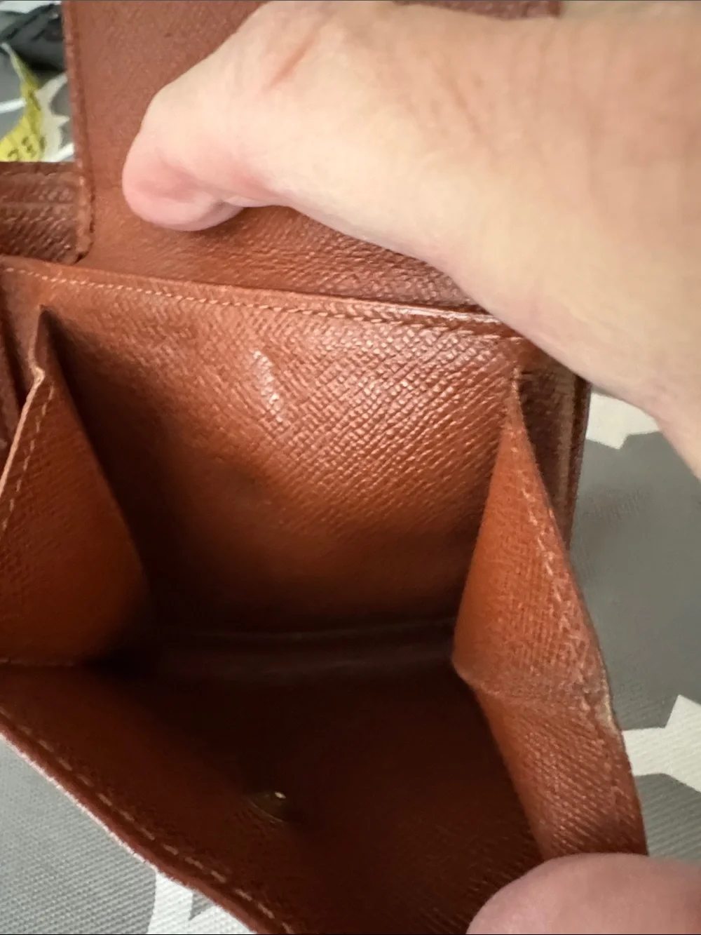 Louis Vuitton Monogram Bifold Wallet Authentic Entrupy Certified great condition